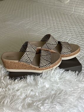 Bzees Black and White Geometric Cork Wedge Slides